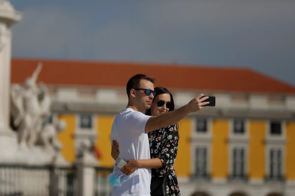 2020-09-09T120732Z-1018214556-RC20VI91XEA8-RTRMADP-3-HEALTH-CORONAVIRUS-PORTUGAL