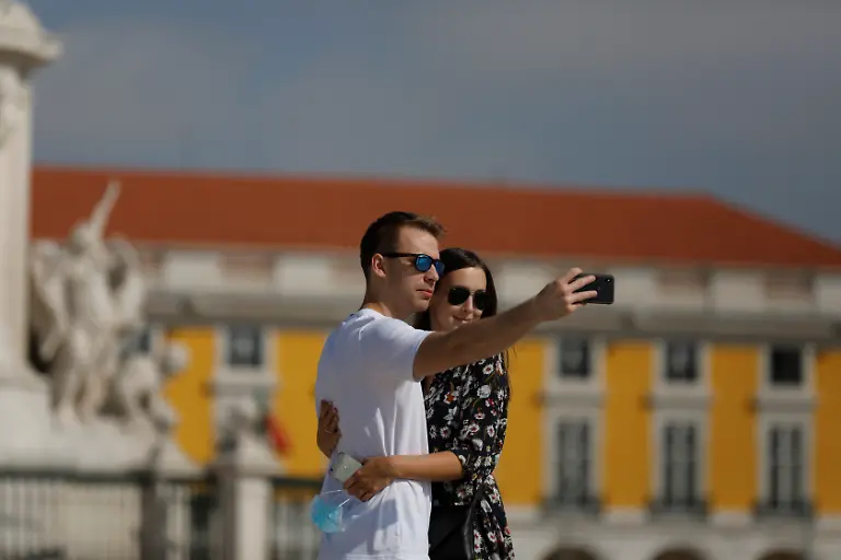 2020-09-09T120732Z-1018214556-RC20VI91XEA8-RTRMADP-3-HEALTH-CORONAVIRUS-PORTUGAL