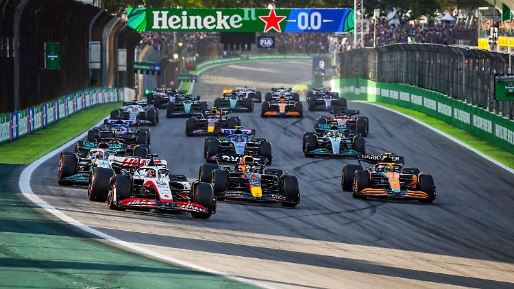 In Brasilien startete sensationell Haas-Pilot Kevin Magnussen im Sprint von Platz eins.
