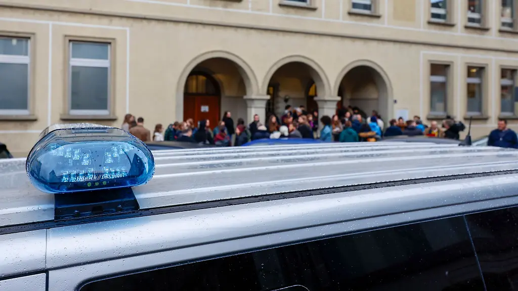 Bei-dem-Prozess-gibt-es-bei-vielen-Verhandlungsterminen-grossen-Besucher-Andrang-vor-dem-Landgericht-Schweinfurt