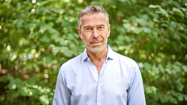 Schickt Promis auf die Reise: Dirk Steffens.