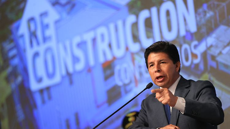 Präsident Pedro Castillo will im Machtkampf alles rekonstruieren, dabei läuft ihm ein großer Teil der Minister davon.