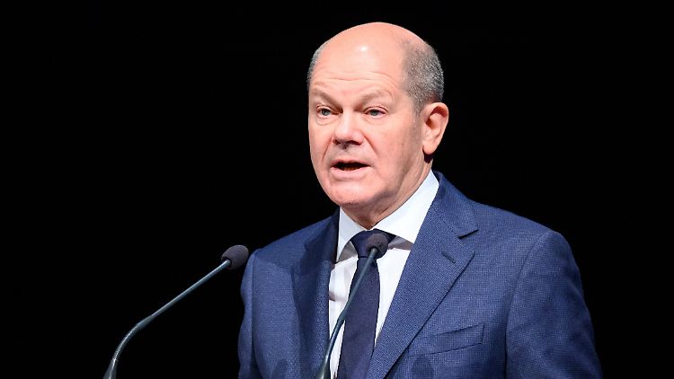 "Natürlich sind wir bereit, mit Russland über Rüstungskontrolle in Europa zu sprechen", sagt Scholz. 