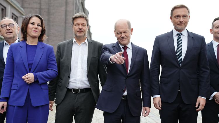 Zusammen durch die nächste Bundestagswahl? Kanzler Scholz und seine Regierungspartner von Grünen und FDP.