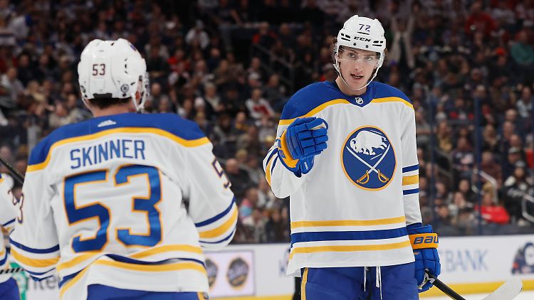 Tage Thompson erzielte vier Tore im ersten Drittel.