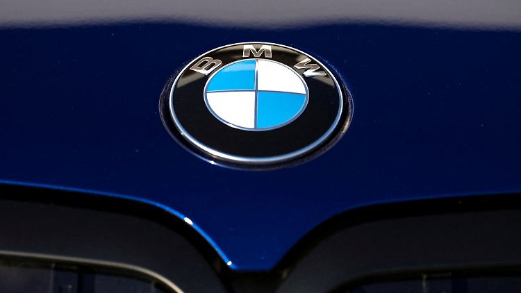 BMW will Kaufverträge künftig selbst abschließen. 