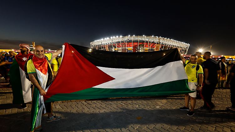 Die Palästina-Flagge ist bei der WM in Katar allgegenwärtig.