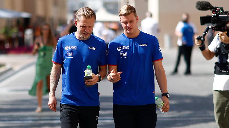 Mick Schumacher (rechts) mit Teamkollege Kevin Magnussen.