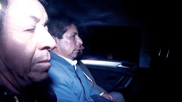 Castillo (m.) in einem Auto der Polizei.