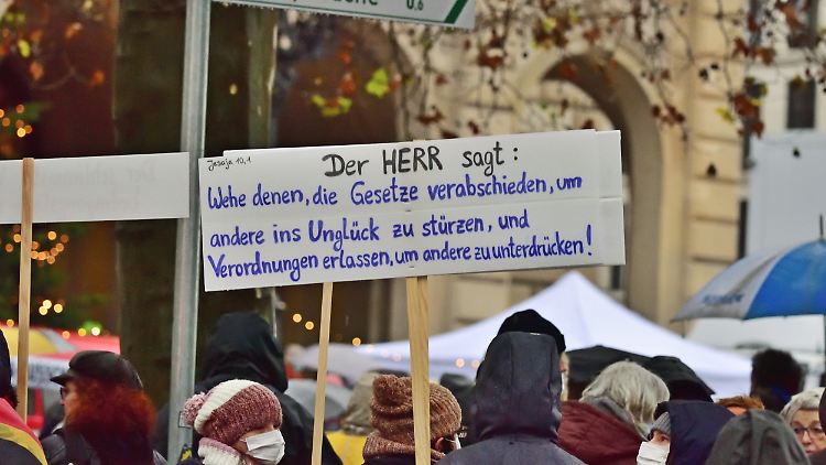 Bei einer Corona-Demo im Dezember 2021 in Frankfurt.
