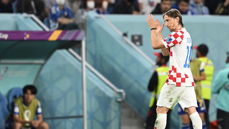 Ein ungewohntes Bild: Luka Modric lässt sich auswechseln.