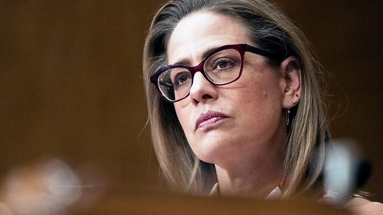 Kyrsten Sinema hat die Nase voll vom US-Parteiensystem.