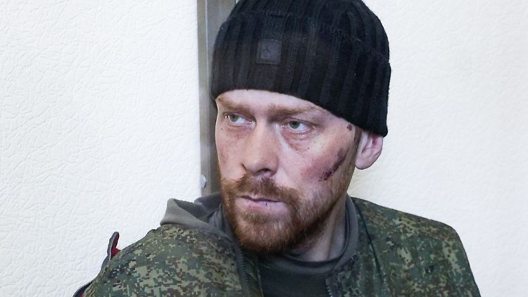 Wagner-Söldner Pawel Nikolin muss sich vor Gericht wegen eines Angriffs auf russische Polizisten verantworten.