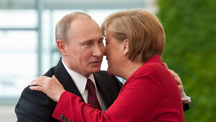Zehn Jahre vor dem Überfall: Merkel empfängt Putin im Bundeskanzleramt.