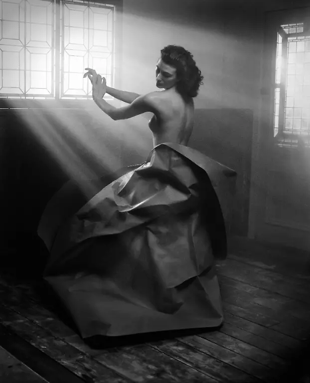 NUR-FUeR-DIE-AUSSTELLUNG-Sophara-Robbins-London-2018Vincent-Peters