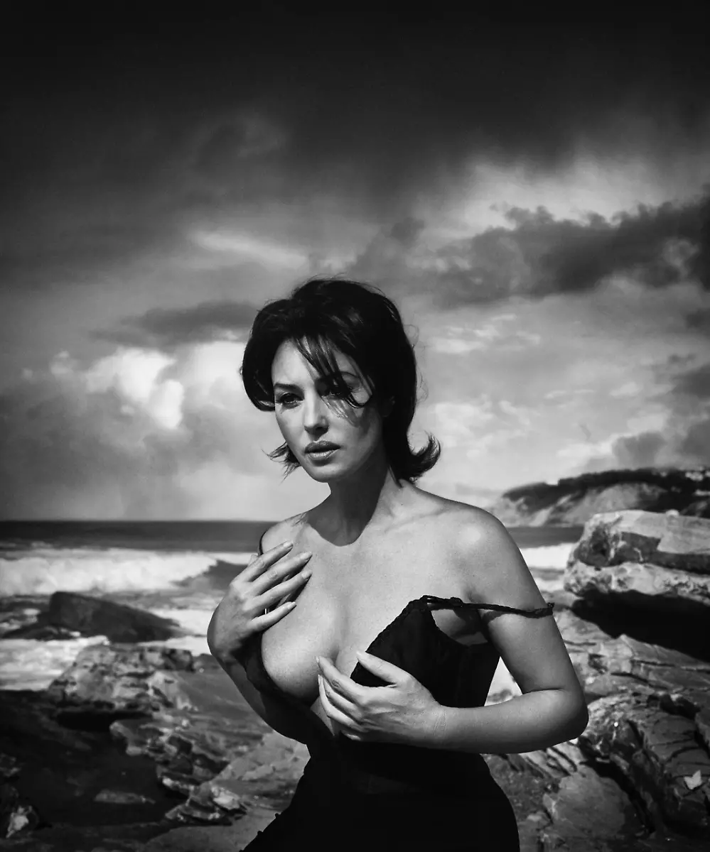 NUR-FUeR-DIE-AUSSTELLUNG-Monica-Bellucci-V-Biarritz-2006-Vincent-Peters