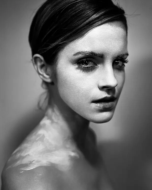 NUR-FUeR-DIE-AUSSTELLUNG-Emma-Watson-London-2012-Vincent-Peters