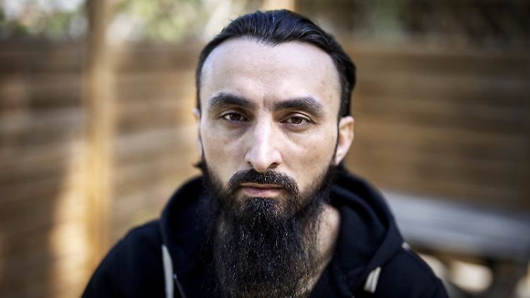Tumso Abdurachmanow floh vor Jahren aus Tschetschenien. Der Kadyrow-Kritiker kann sich aber auch in Westeuropa nicht sicher fühlen.