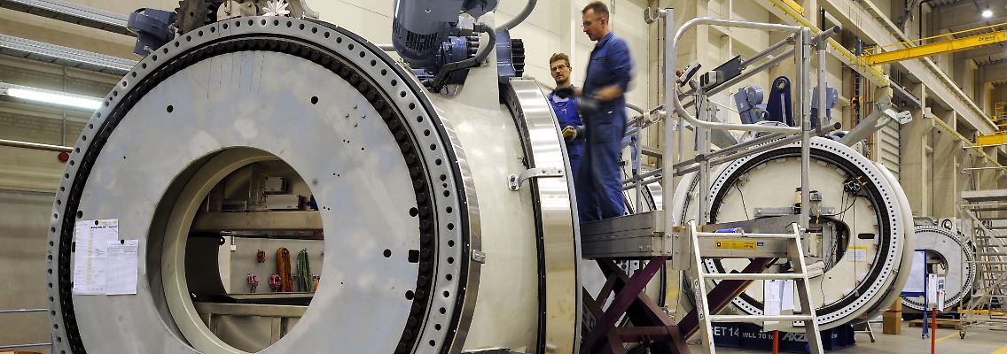 Produktion von Offshore-Generatoren im Repower-Werk Bremerhaven.