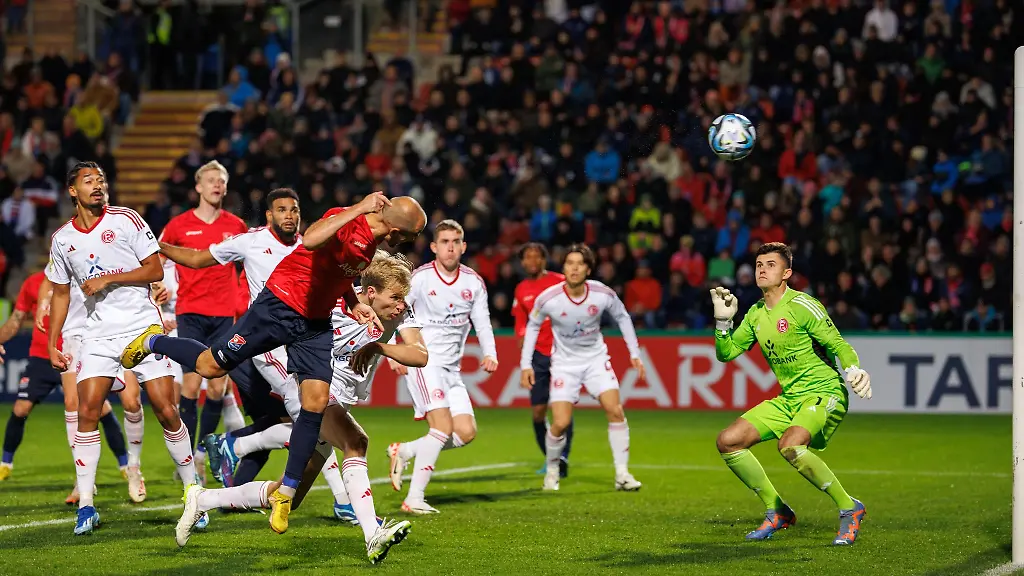 Manuel-Stiefler-von-der-SpVgg-Unterhaching-verfehlt-das-Tor-r-Jetzt-hat-er-seinen-Vertrag-verlaengert