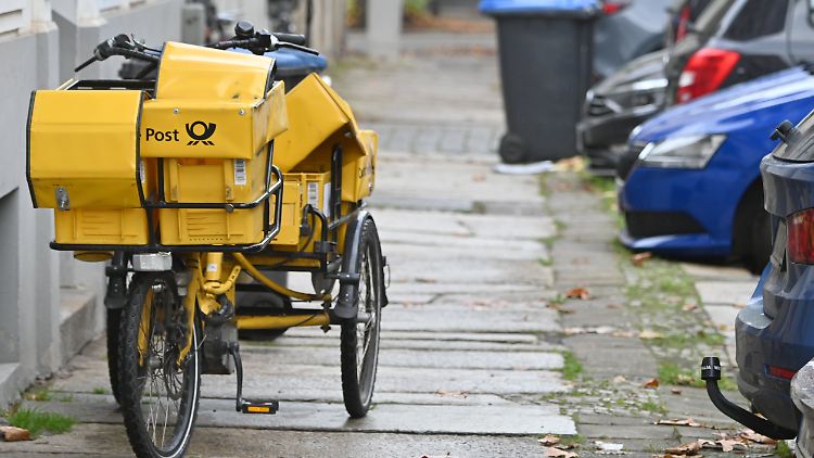 Der Deutschen Post fehlen aktuell viele Arbeitskräfte, zu Jahresbeginn ließ sie noch 7000 befristete Arbeitsverhältnisse auslaufen.