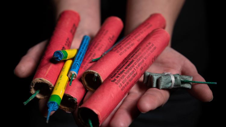 "Da ist der Wunsch, etwas nachzuholen", sagt der Vorsitzende des Bundesverbands für Pyrotechnik und Kunstfeuerwerk, Ingo Schubert.