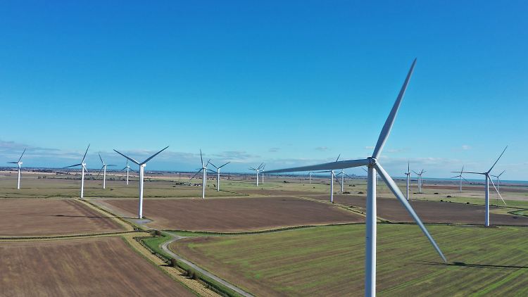 Laut Bundesamt wurden die Ausbauziele für Photovoltaik und Windenergie an Land aus dem EEG 2021 im vergangenen Jahr erreicht.
