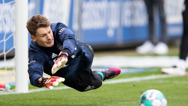 Kam 2020 als potenzieller Nachfolger von Nationaltorhüter Neuer nach München: Alexander Nübel beim Aufwärmen.