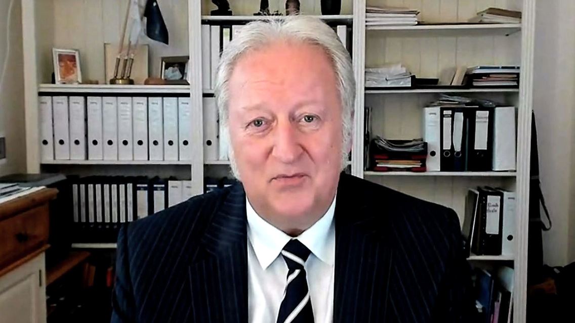 Volkswirt_Hellmeyer.JPG