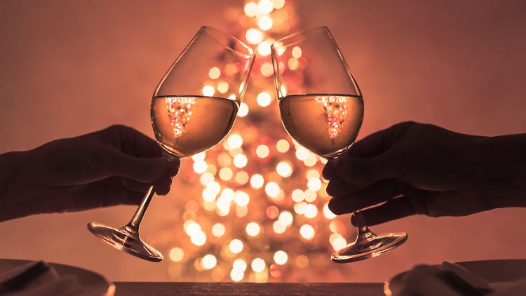 Prost! An Weihnachten darf es auch mal ein edler und opulenter Wein zum Anstoßen sein.