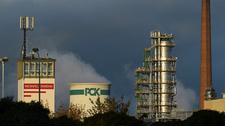 Die Raffinerie in Schwedt soll künftig über Rostock und Danzig mit Öl versorgt werden.