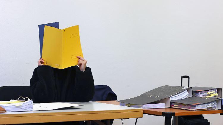 Der Schwindel flog auf, da die Frau die Blankorezepte ihres Ehemannes nutzte, der Zahnarzt ist.
