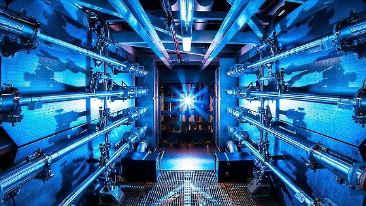 Laserfusions-Anlage am Lawrence Livermore National Laboratory in Kalifornien: Mit Lasern lässt sich Wasserstoff zu schwereren Atomen verschmelzen - dabei wird Energie frei.
