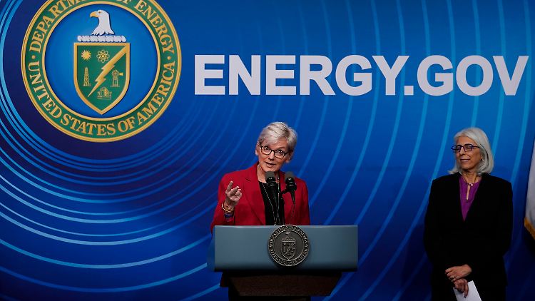 Meilenstein: Jennifer Granholm (l), Energieministerin der USA hat gute Neuigkeiten für die Welt. 