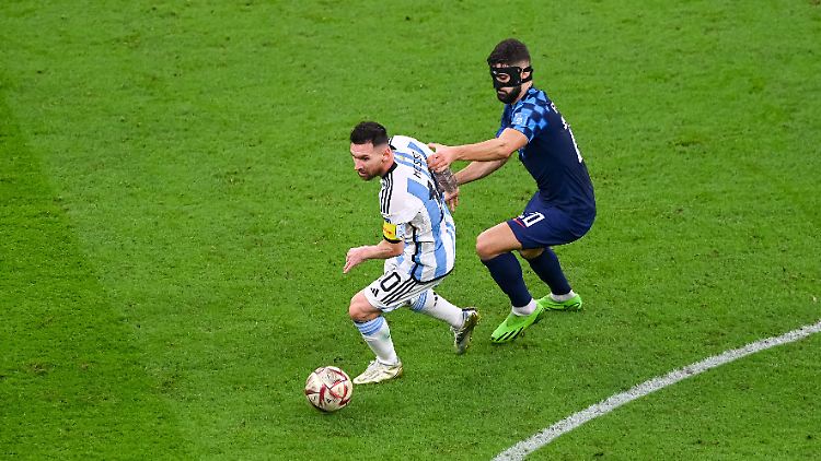 Kroatiens Josko Gvardiol hatte gegen Messi keine Chance.