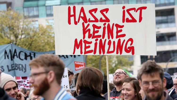 Initiativen gegen Rassismus und Gewalt sind auf langfristige finanzielle Unterstützung angewiesen. Die soll es demnächst geben – vom Bund.