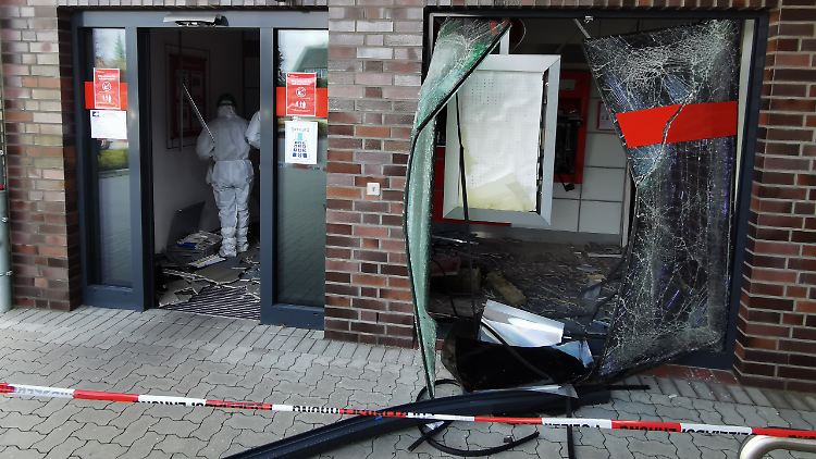 Ein Trümmerhaufen ist alles, was nach der Sprengung von einem Automaten übrig bleibt.