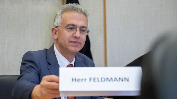 Der Ex-OB Feldmann im Verhandlungssaal am Frankfurter Landgericht. 