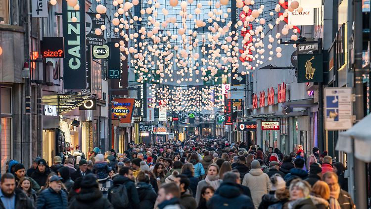 Die Wirtschaft sei mit einem leichten Zuwachs im dritten Quartal "viel besser als gedacht" gelaufen, berichtete das IFO-Institut.