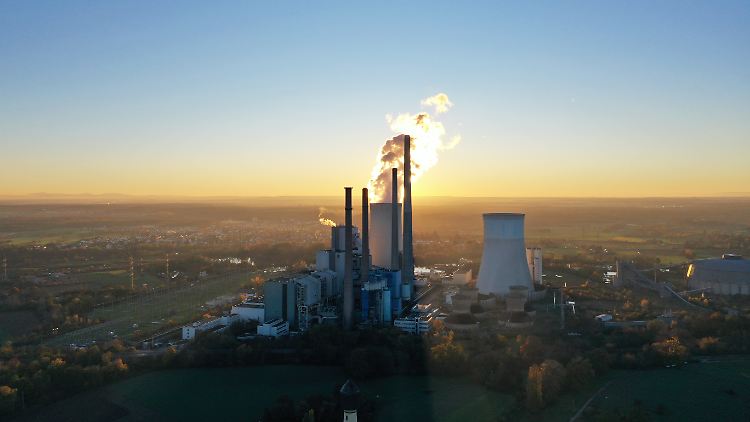 Kohle- und Gaskraftwerk Staudinger am Main in der Nähe von Hanau: Deutschland möchte weg vom Gas- und Kohlestrom - schafft es aber noch nicht. 