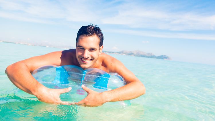 Im Mallorca-Urlaub heißt es: Ab ins Wasser und die Seele baumeln lassen. Abends gibt es im Reise-Deal von Just Away dann Entertainment von Schlagerstars wie Beatrice Egli.