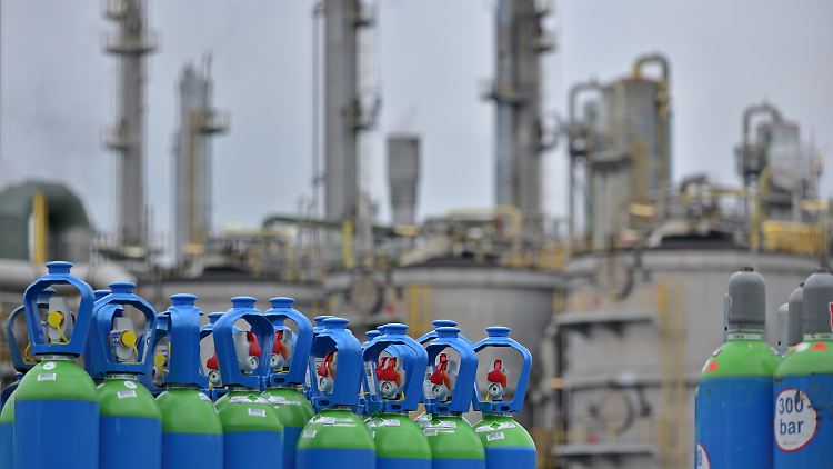 Die Branche erwartet erst 2024 eine Besserung der Lage - wenn genug Gas und bezahlbare Energie vorhanden sind.