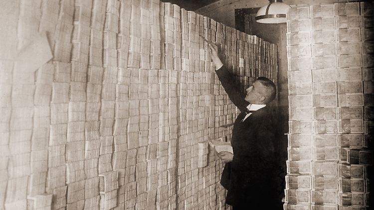 Die Hyperinflation vor 100 Jahren hatte nicht nur psychologische und gesellschaftliche Auswirkungen, sondern brachte auch das Wirtschafts- und Bankensystem an den Rand des Zusammenbruchs. 