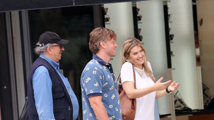 Eva Kaili mit Partner Francesco Giorgi beim Einkaufsbummel in Athen.