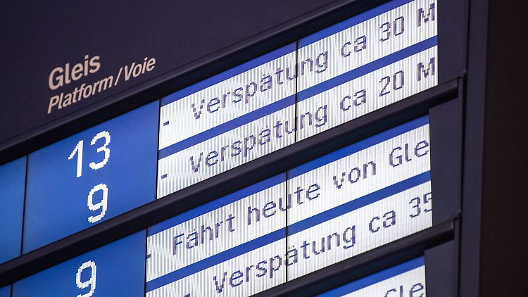 Obwohl Sprit Rekordpreise erzielte, sei der motorisierte Individualverkehr um fast fünf Prozent angestiegen, sagt ADAC-Verkehrspräsident Gerhard Hillebrand. 