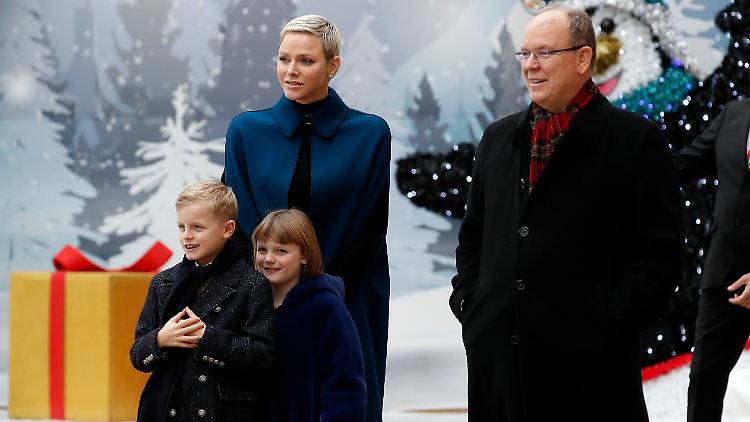 Mit ihrer Familie nahm Charlène an der Weihnachtsbaum-Zeremonie teil.