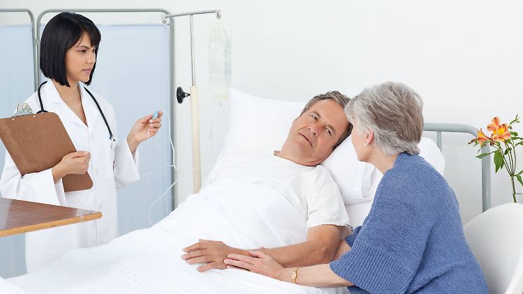 Ab neuem Jahr ist für Ehepaare keine Vorsorgevollmacht oder Patientenverfügung mehr notwendig, um füreinander in Gesundheitsfragen zu entscheiden.