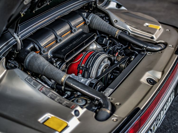 Selbst der Ausnahme-Boxermotor des Porsche 959 macht äußerlich nicht viel her.