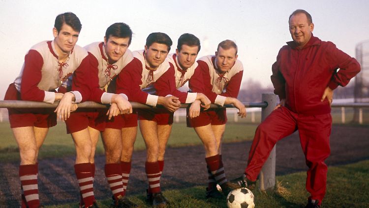 Cajkovski und seine Spieler im Oktober 1965.