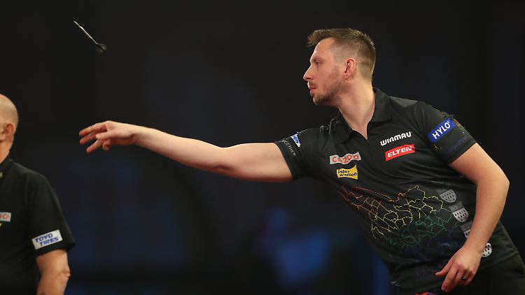 Erstes Spiel, erster Sieg: Florian Hempel ist bei der Darts-WM eine Runde weiter.